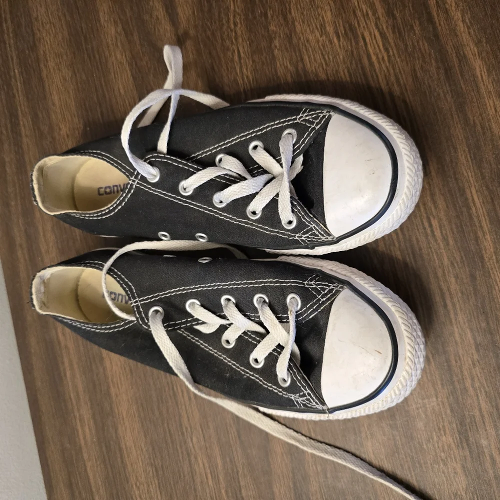 Converse Kids Black and White Sneakers Size 3 Big Kids